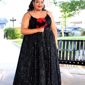 Plus Size Black Sequin Spaghetti Strap Evening Dress